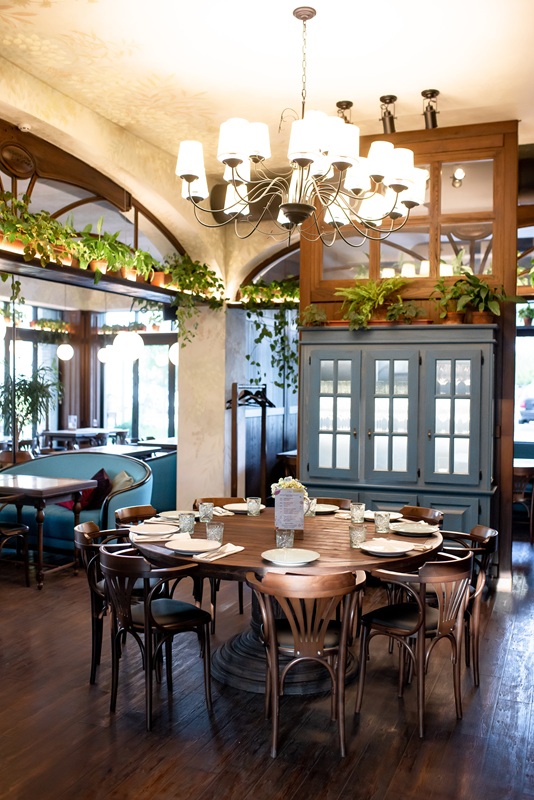 interior of ittalian restaurant
